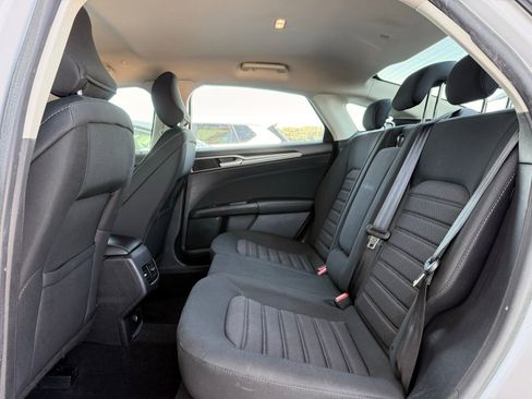 Used 2019 Ford Fusion SE FWD image 15