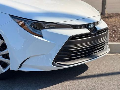 Used 2026 Toyota Corolla LE FWD image 3