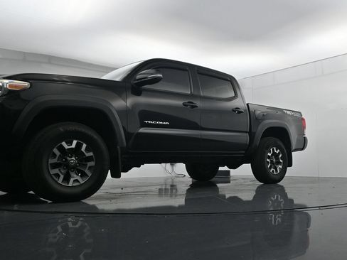 Used 2018 Toyota Tacoma TRD Off-Road w/ Technology Package AWD/4WD image 20
