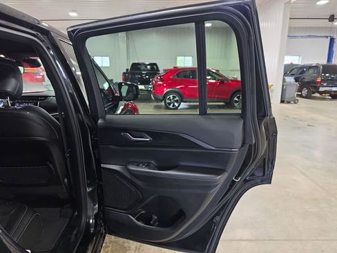 Used 2025 Jeep Grand Cherokee Altitude AWD/4WD image 28