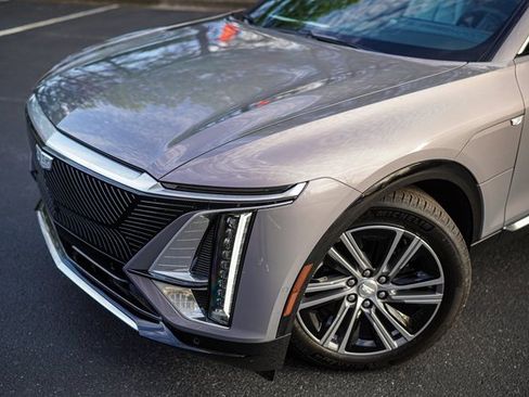 Used 2025 Cadillac Lyriq Luxury image 2