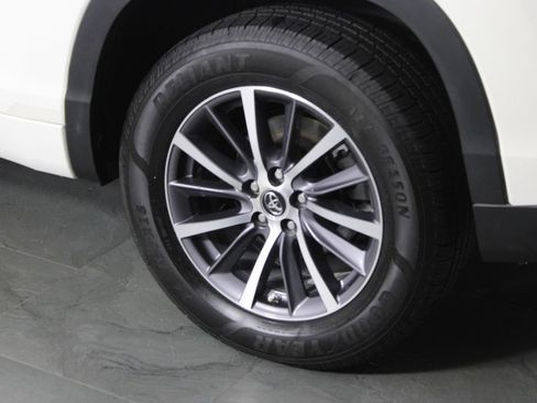 Used 2017 Toyota Highlander XLE FWD image 14
