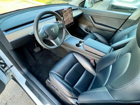 Used 2021 Tesla Model Y Long Range AWD/4WD image 16