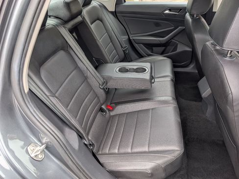 Used 2024 Volkswagen Jetta SE FWD image 5
