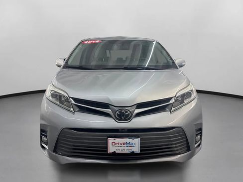 Used 2018 Toyota Sienna Limited Premium image 2