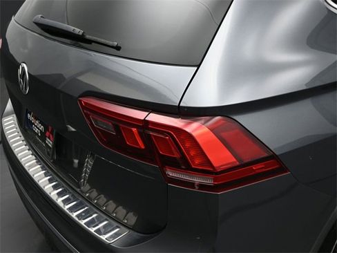 Used 2021 Volkswagen Tiguan SE image 24