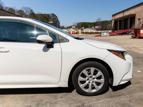 Used 2022 Toyota Corolla LE FWD image 12