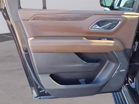 Used 2021 Chevrolet Suburban High Country w/ Premium Package image 25