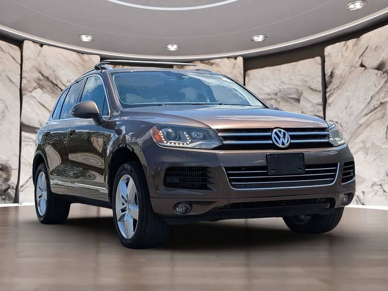 Used 2011 Volkswagen Touareg TDI AWD/4WD image 18