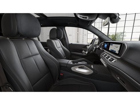 New 2026 Mercedes-Benz GLS 580 4MATIC image 3