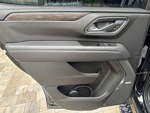 Used 2024 Chevrolet Tahoe Z71 w/ Luxury Package image 17