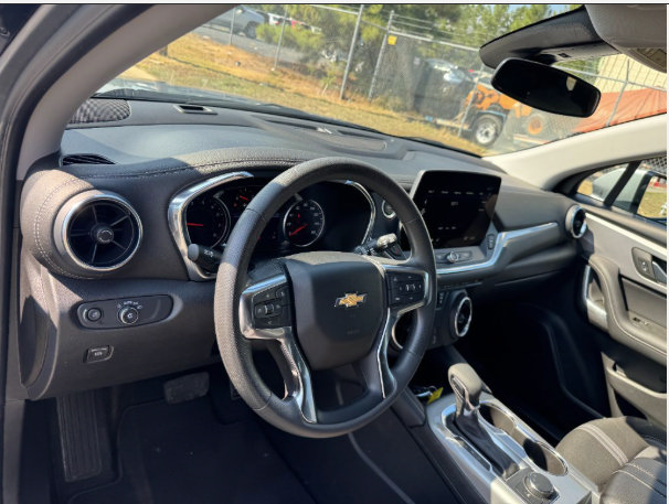 Used 2025 Chevrolet Blazer LT FWD image 4