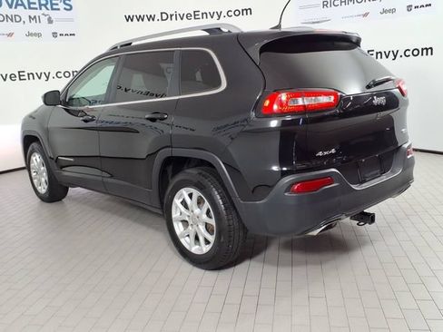 Used 2018 Jeep Cherokee Latitude Plus w/ Cold Weather Group AWD/4WD image 6