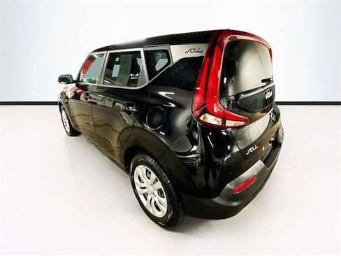 Used 2022 Kia Soul LX image 5