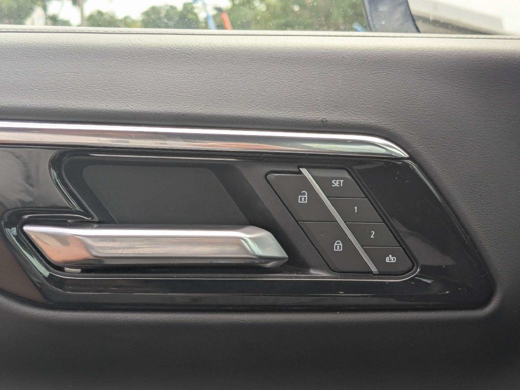 Used 2025 Chevrolet Tahoe LT AWD/4WD image 30