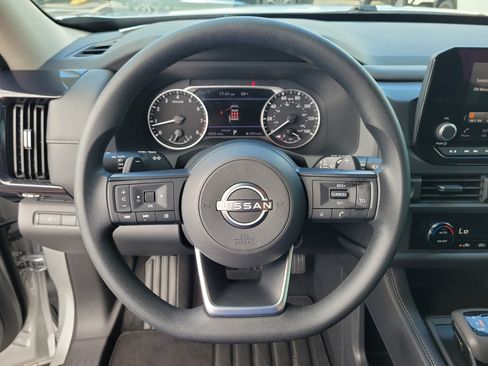 Certified 2025 Nissan Pathfinder S FWD image 17