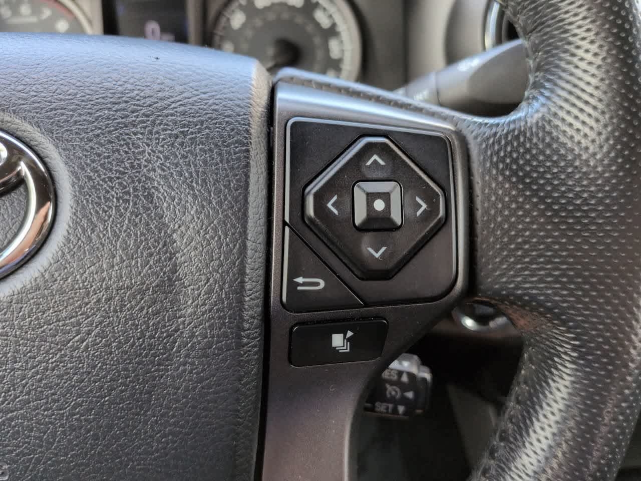 Used 2017 Toyota Tacoma TRD Sport w/ Tow Package (A/T) AWD/4WD image 24