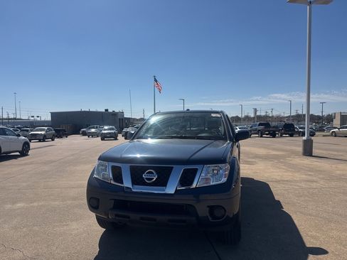 Used 2016 Nissan Frontier SV image 6