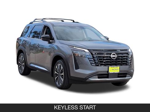 New 2026 Nissan Pathfinder Platinum image 2