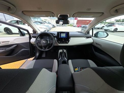 Used 2025 Toyota Corolla LE image 25