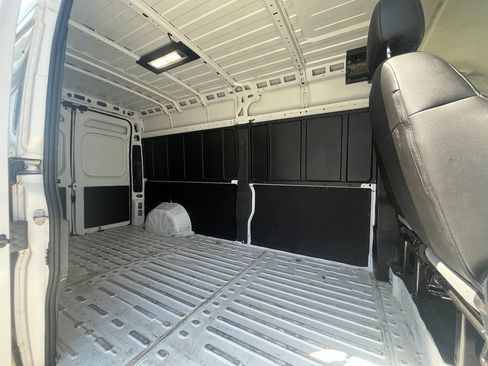 Used 2024 RAM ProMaster 2500 w/ Convenience Group FWD image 5