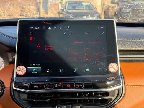 Used 2024 Jeep Compass Limited image 18