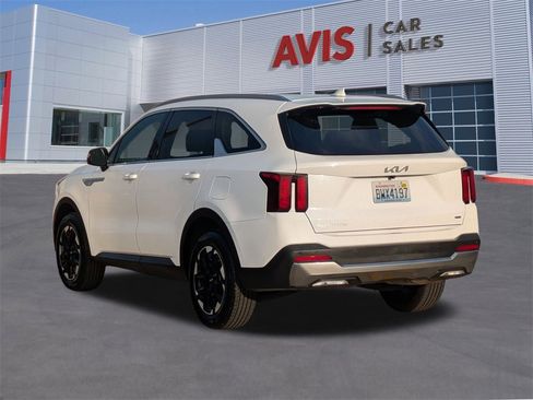 Used 2024 Kia Sorento S image 9