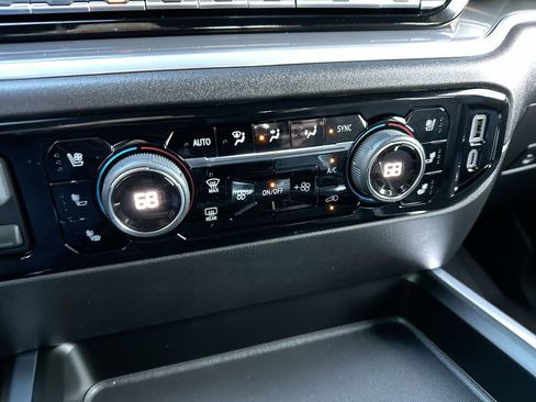 Used 2025 Chevrolet Silverado 2500 High Country w/ Technology Package image 19