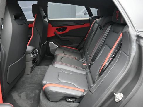 Used 2025 Lamborghini Urus SE AWD/4WD image 28