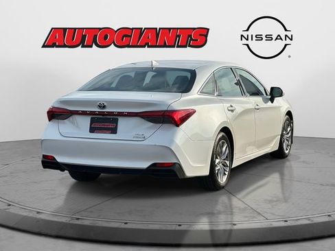 Used 2022 Toyota Avalon XLE image 2
