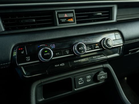 Used 2025 Honda Pilot Touring image 27