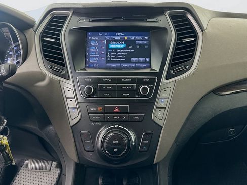 Used 2017 Hyundai Santa Fe SE image 14
