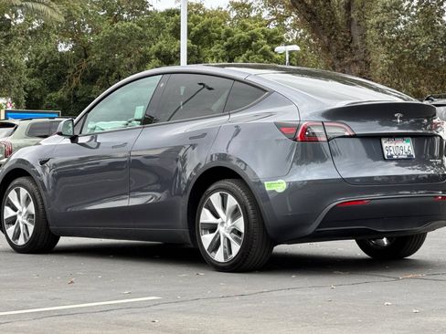 Used 2023 Tesla Model Y Long Range AWD/4WD image 5