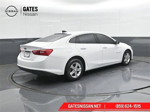 Used 2022 Chevrolet Malibu LS image 2
