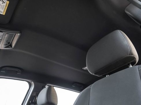 Used 2018 Nissan Titan SV w/ SV Convenience Package image 33