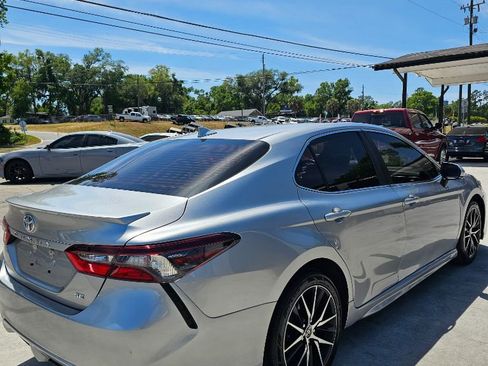 Used 2022 Toyota Camry SE image 5