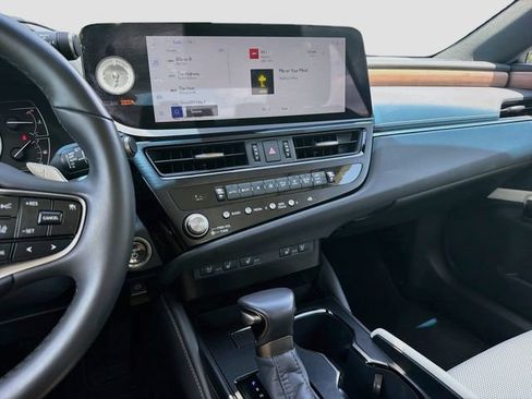 Used 2025 Lexus ES 300h w/ Premium Package FWD image 27