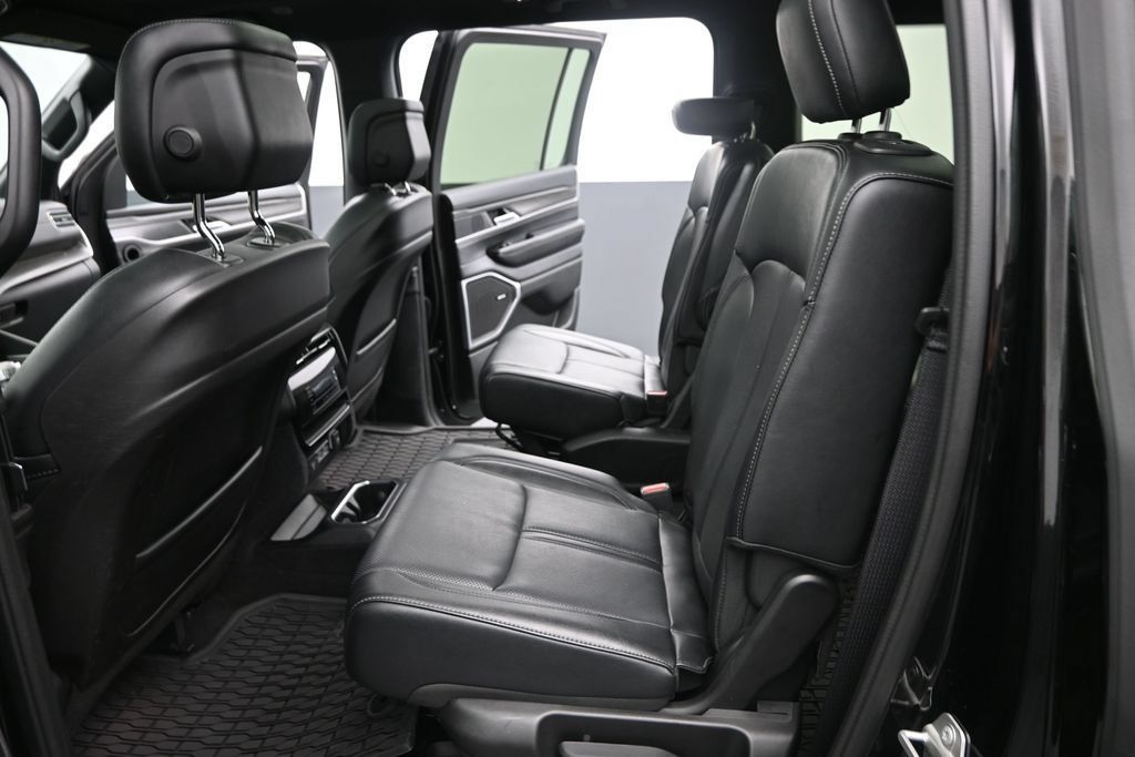 Used 2024 Jeep Wagoneer Series II w/ Premium Group I AWD/4WD image 19
