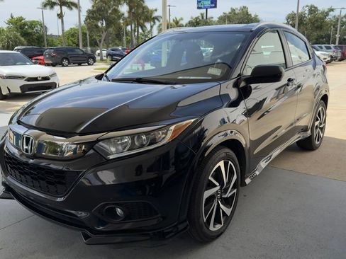 Used 2019 Honda HR-V Sport image 2