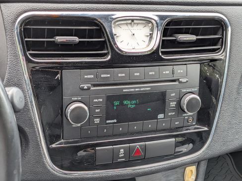 Used 2012 Chrysler 200 Touring FWD image 17