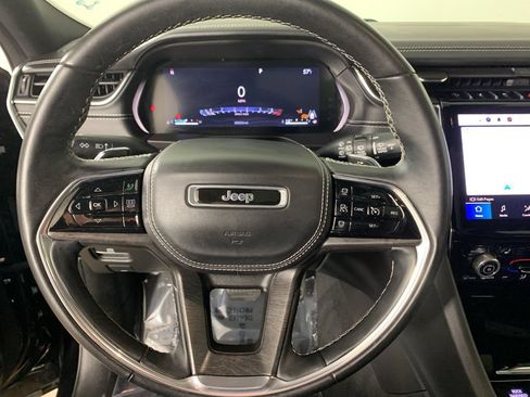 Used 2022 Jeep Grand Cherokee Overland AWD/4WD image 21