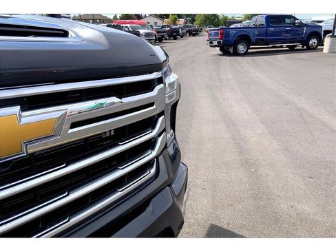 Used 2024 Chevrolet Silverado 3500 LTZ w/ LTZ Convenience Package AWD/4WD image 31