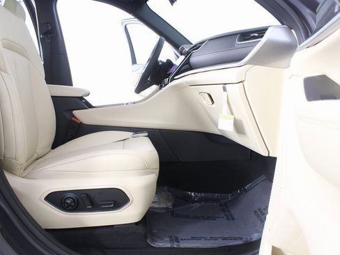 New 2025 Jeep Grand Cherokee L Limited image 24