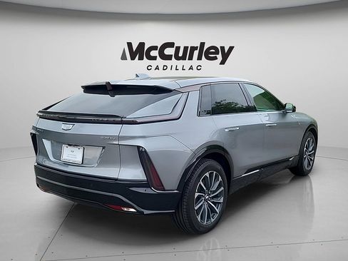 Certified 2024 Cadillac Lyriq Luxury AWD/4WD image 7
