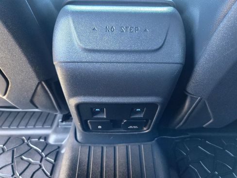 Used 2023 Ford Bronco Badlands AWD/4WD image 8