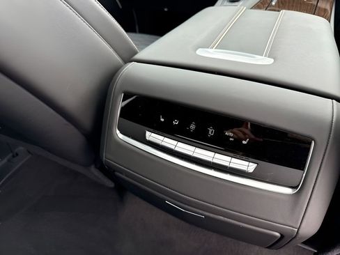 Used 2024 Cadillac Escalade Premium Luxury Platinum image 39