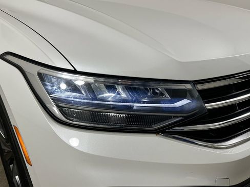 Used 2023 Volkswagen Tiguan SE AWD/4WD image 9