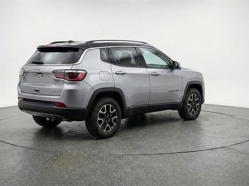 Used 2025 Jeep Compass Trailhawk AWD/4WD image 9