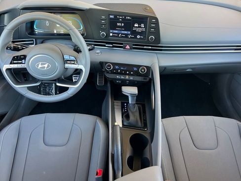 Used 2025 Hyundai Elantra Sport FWD image 10