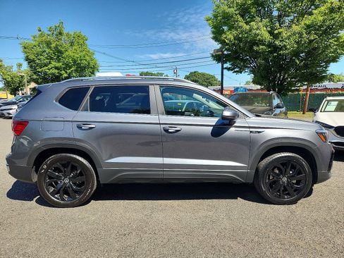 Used 2022 Volkswagen Taos SE AWD/4WD image 7